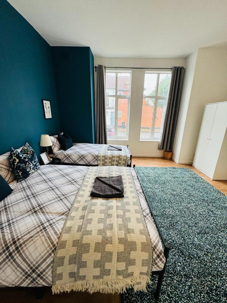 Jubilee Rooms 15 Minutes Central Лондон Екстериор снимка