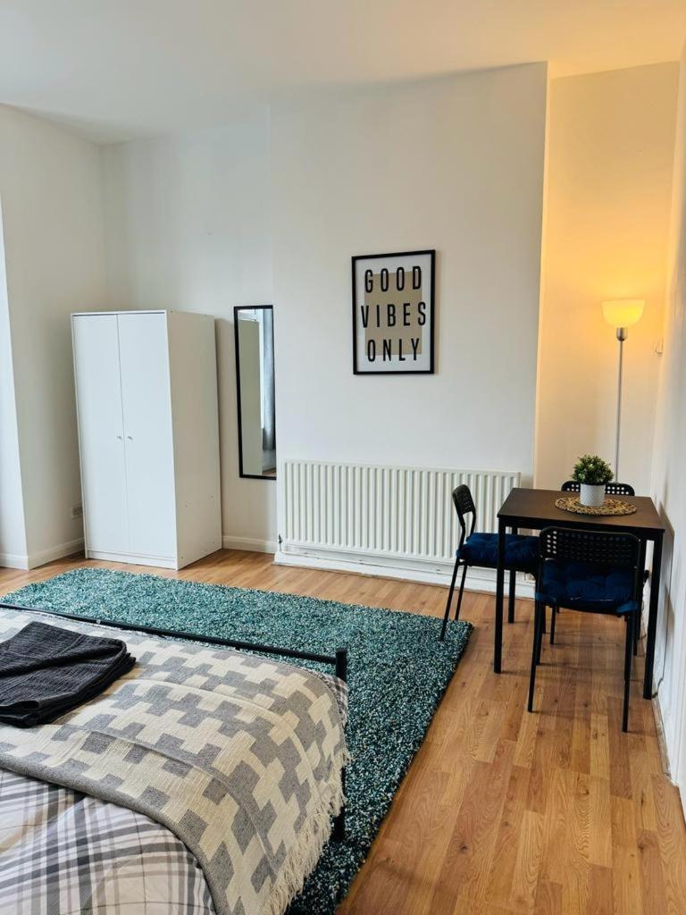 Jubilee Rooms 15 Minutes Central Лондон Екстериор снимка