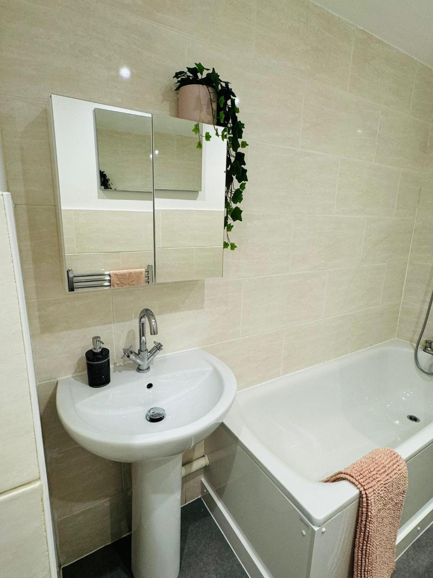 Jubilee Rooms 15 Minutes Central Лондон Екстериор снимка