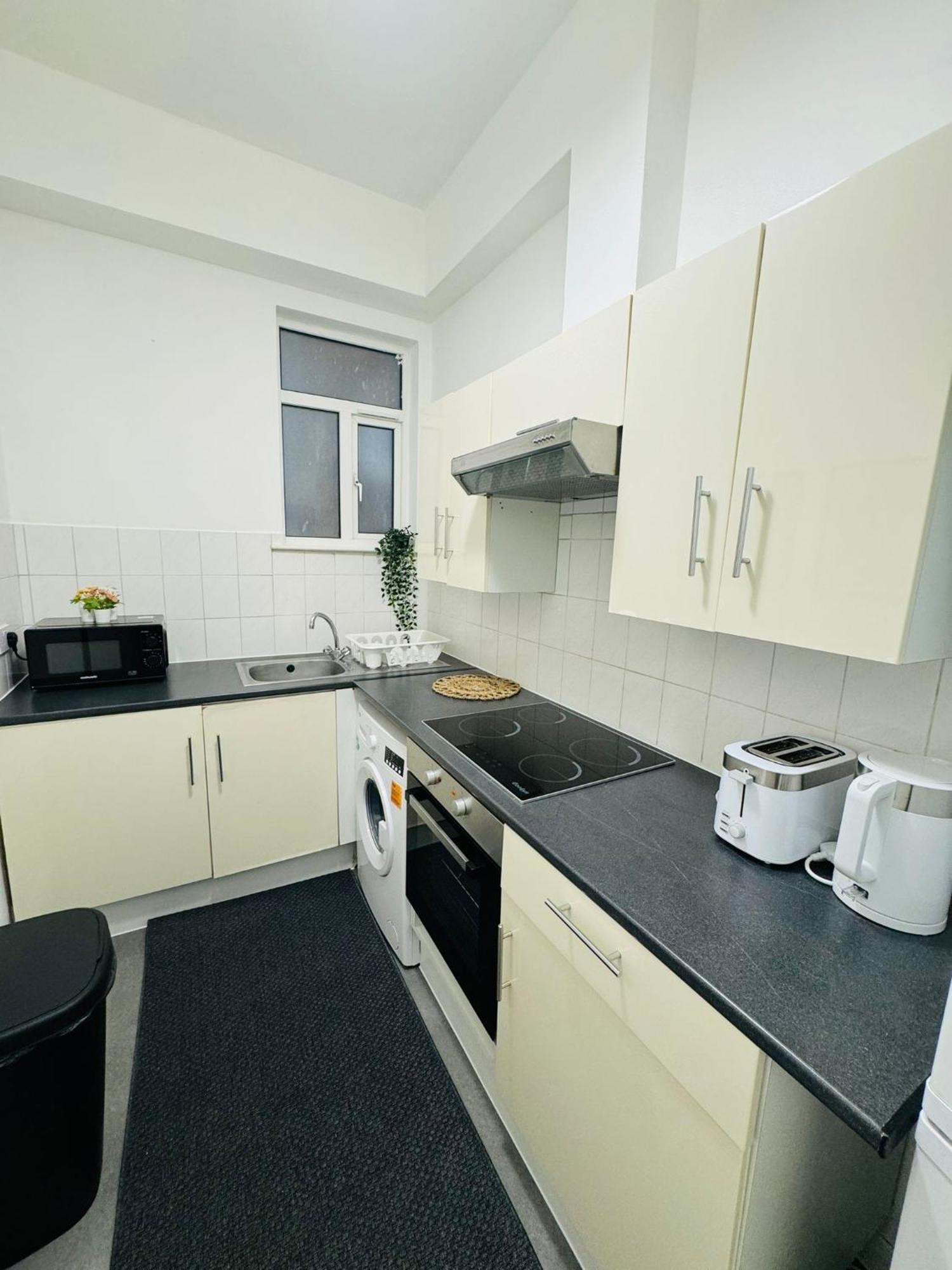 Jubilee Rooms 15 Minutes Central Лондон Екстериор снимка
