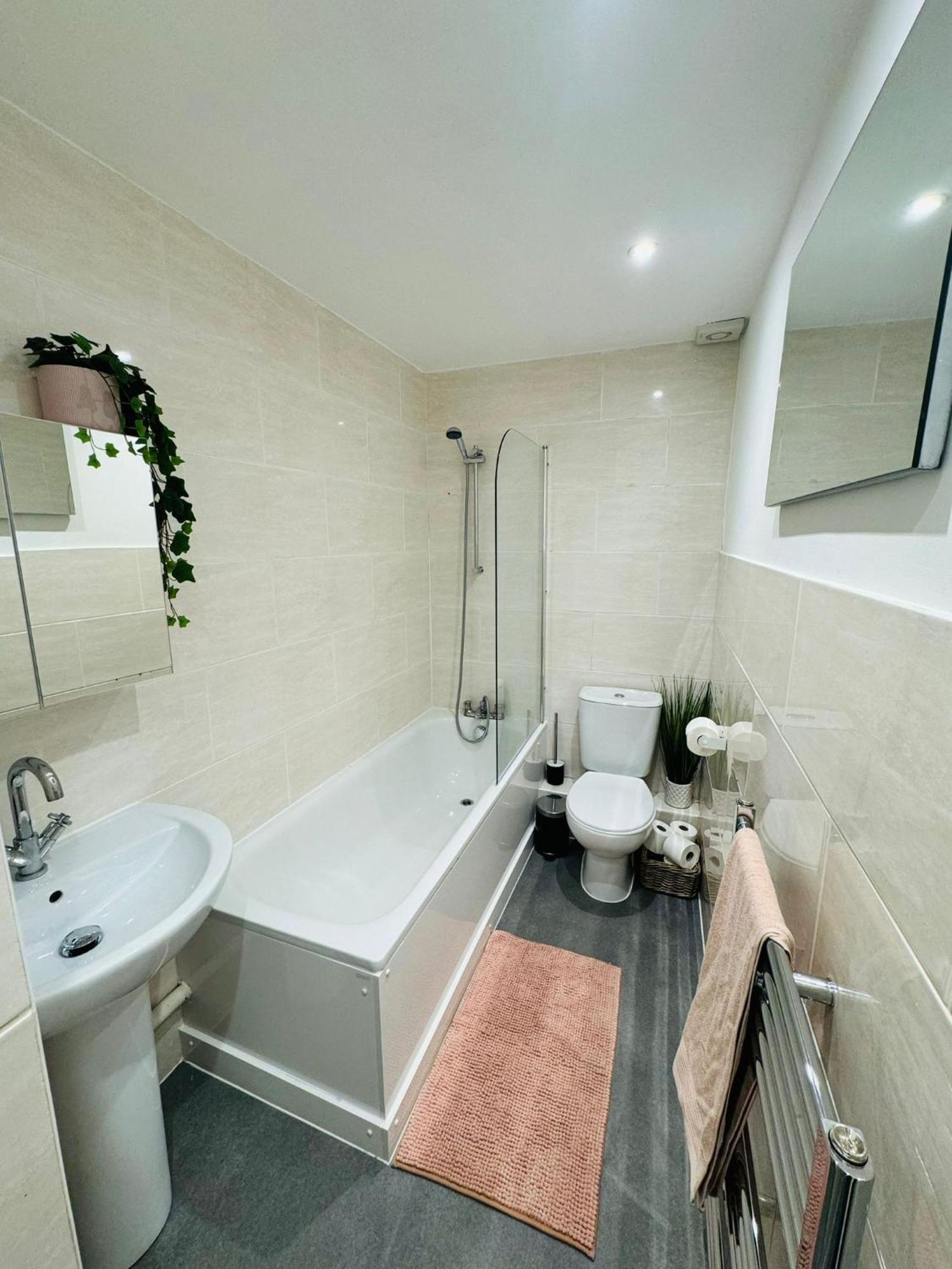 Jubilee Rooms 15 Minutes Central Лондон Екстериор снимка